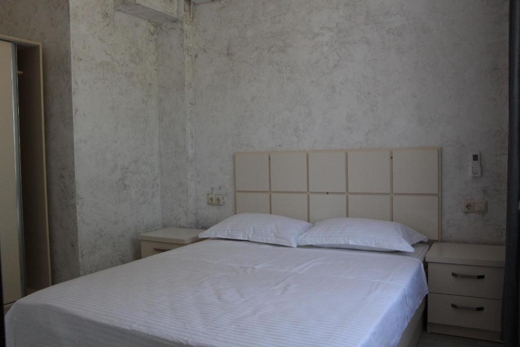 Luka's Sweet Home room 1