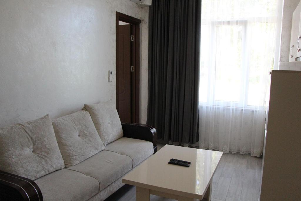 Luka's Sweet Home room 5